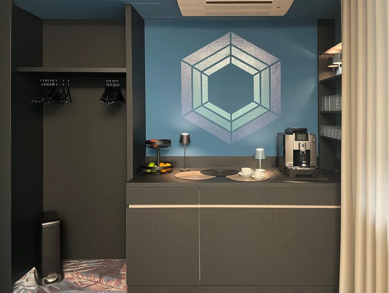 Seminarraum „Gates“ bei der Bital System GmbH in Gerlingen – ideal für Meetings, Schulungen & Workshops. Jetzt flexibel & professionell mieten!